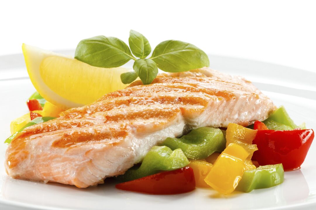 Párolt vagy grillezett hal magas fehérjetartalmú étrendben